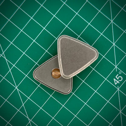 Islidenkliq - Titanium - Triangular Magnetic Slider